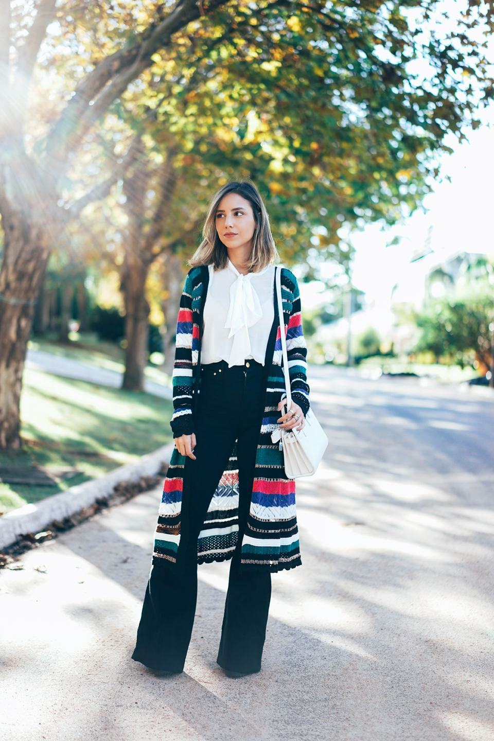 cardigan e calça jeans