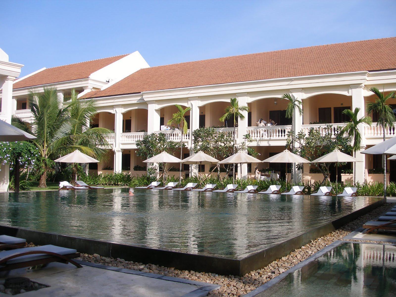 1321892281_Life-Resort-Hoi-An-pool-bedrooms