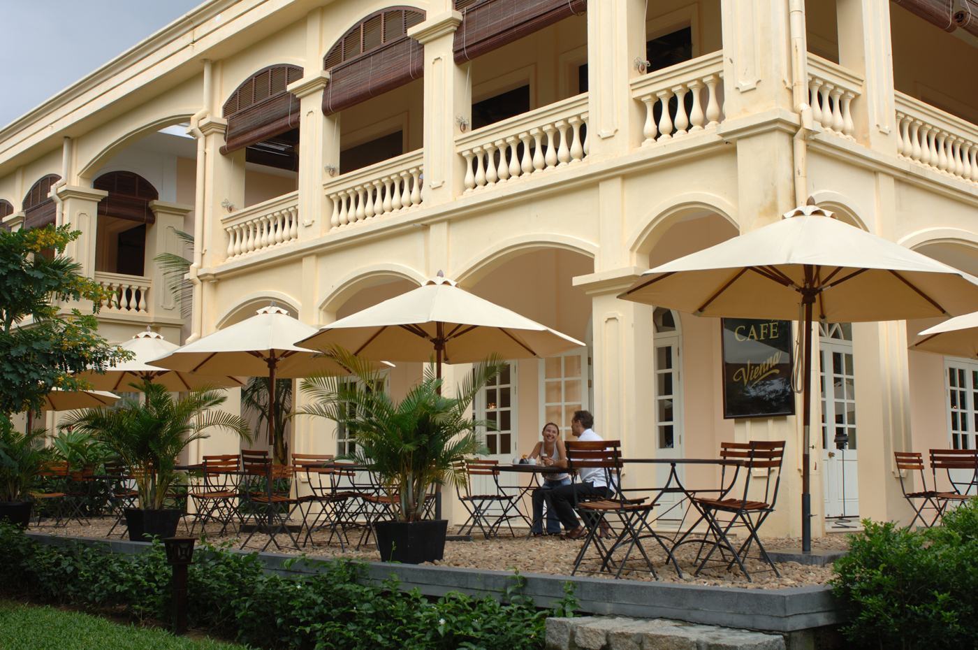 Vietnam-Anantara-Hoi-An-Life-Resort-Viena-cafe-alfresco